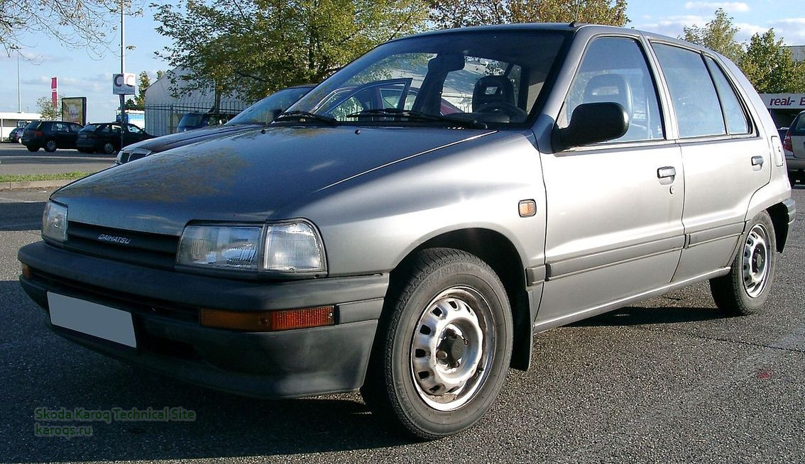 1280px-Daihatsu_Charade_front_20070919.jpg