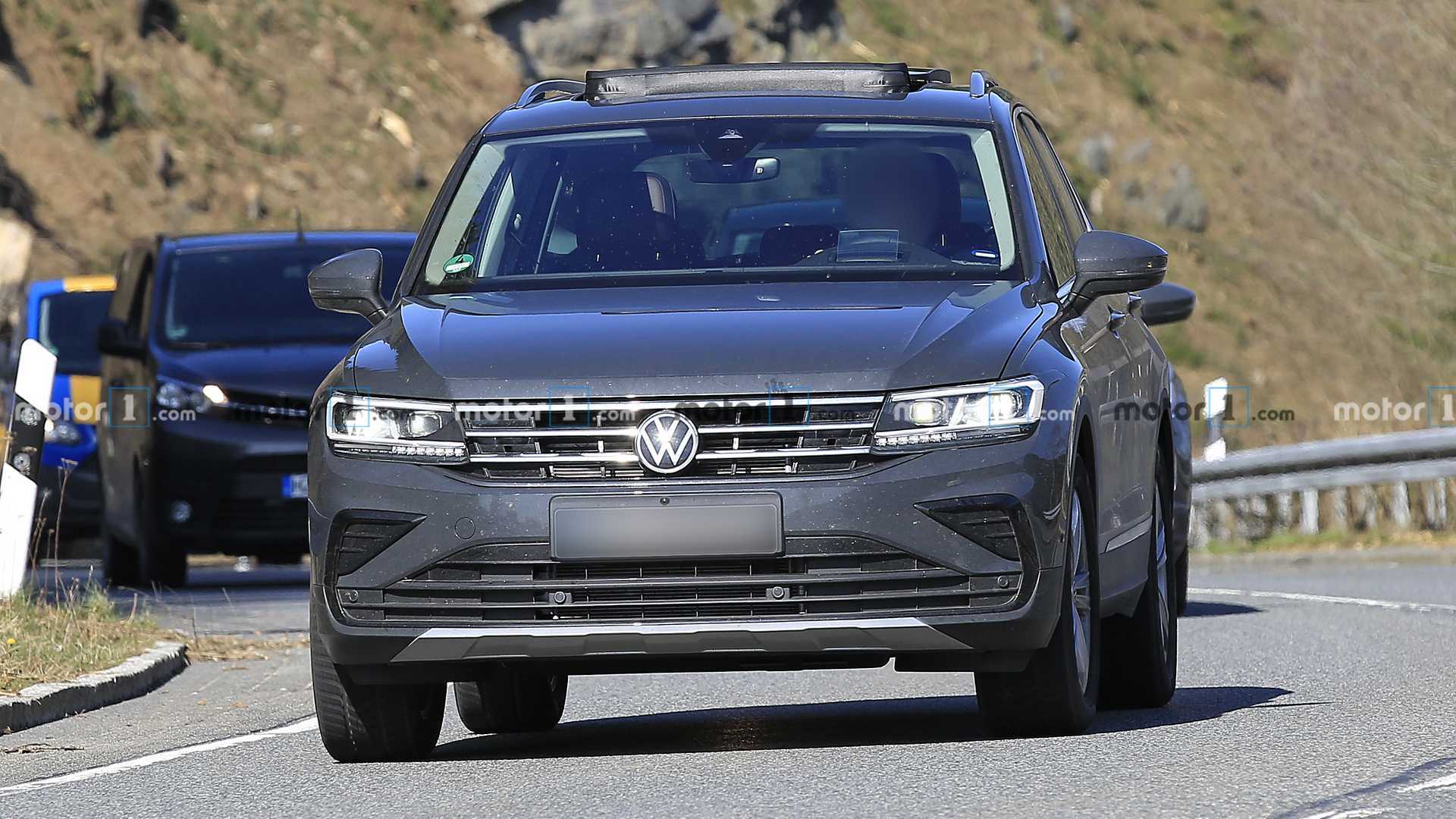 volkswagen-tiguan-facelift-spy-photo.jpg