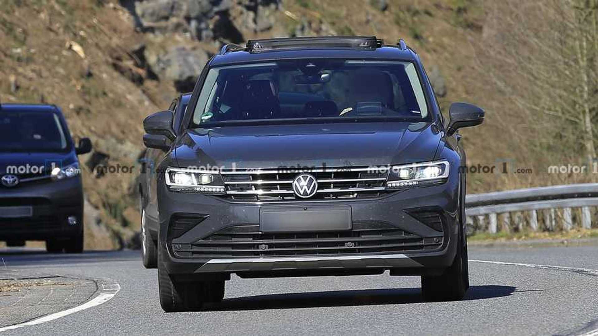 volkswagen-tiguan-facelift-spy-photo.jpg